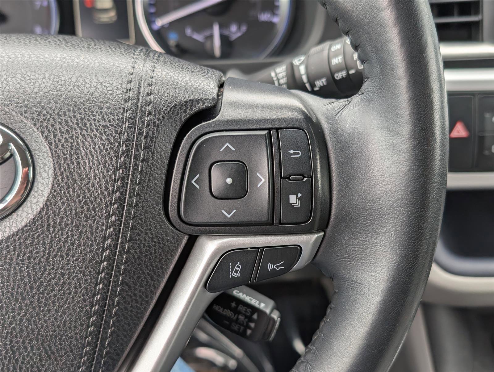 Used 2019 Toyota Highlander XLE image 24