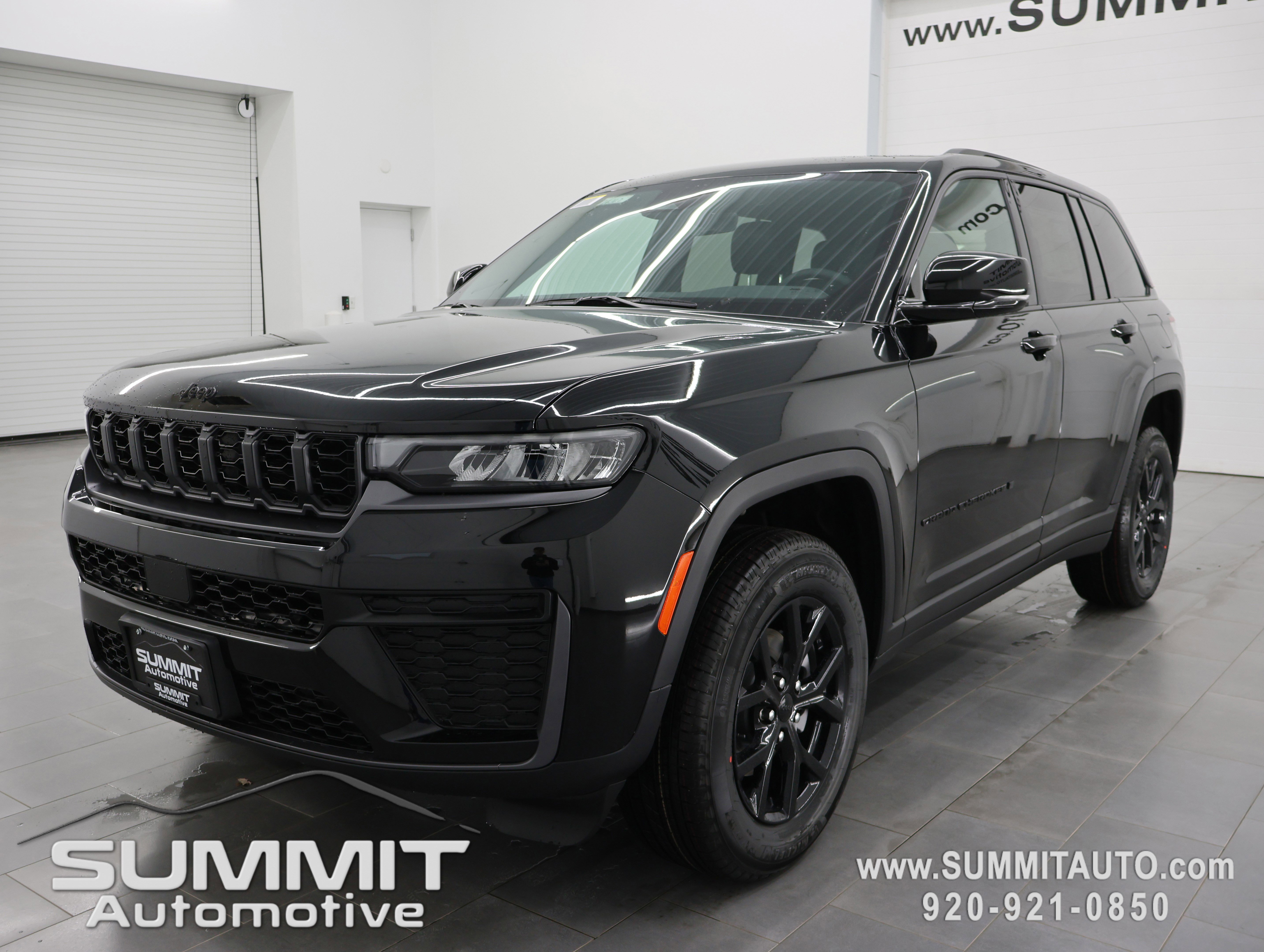 New 2026 Jeep Grand Cherokee Altitude AWD/4WD image 7
