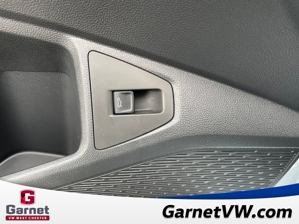 Certified 2025 Volkswagen Jetta SE w/ Sunroof Package image 34