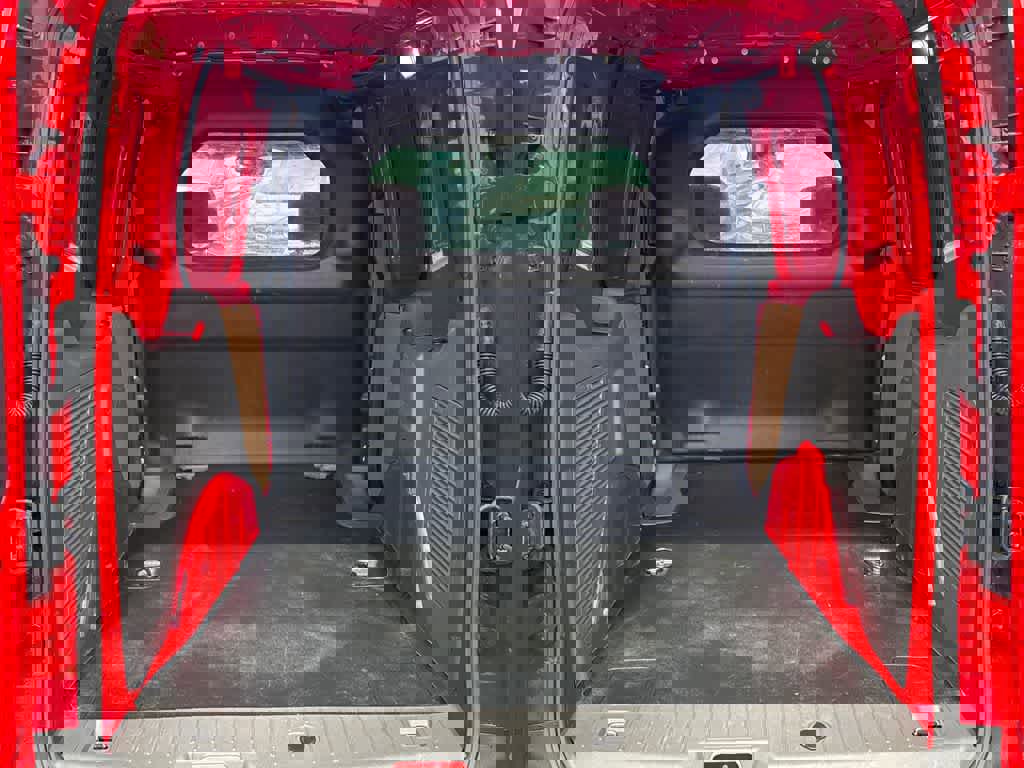 Used 2021 Ford Transit Connect XLT image 16