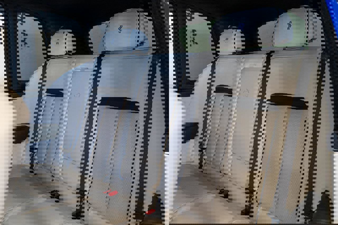 Used 2021 Rolls-Royce Cullinan Black Badge image 12