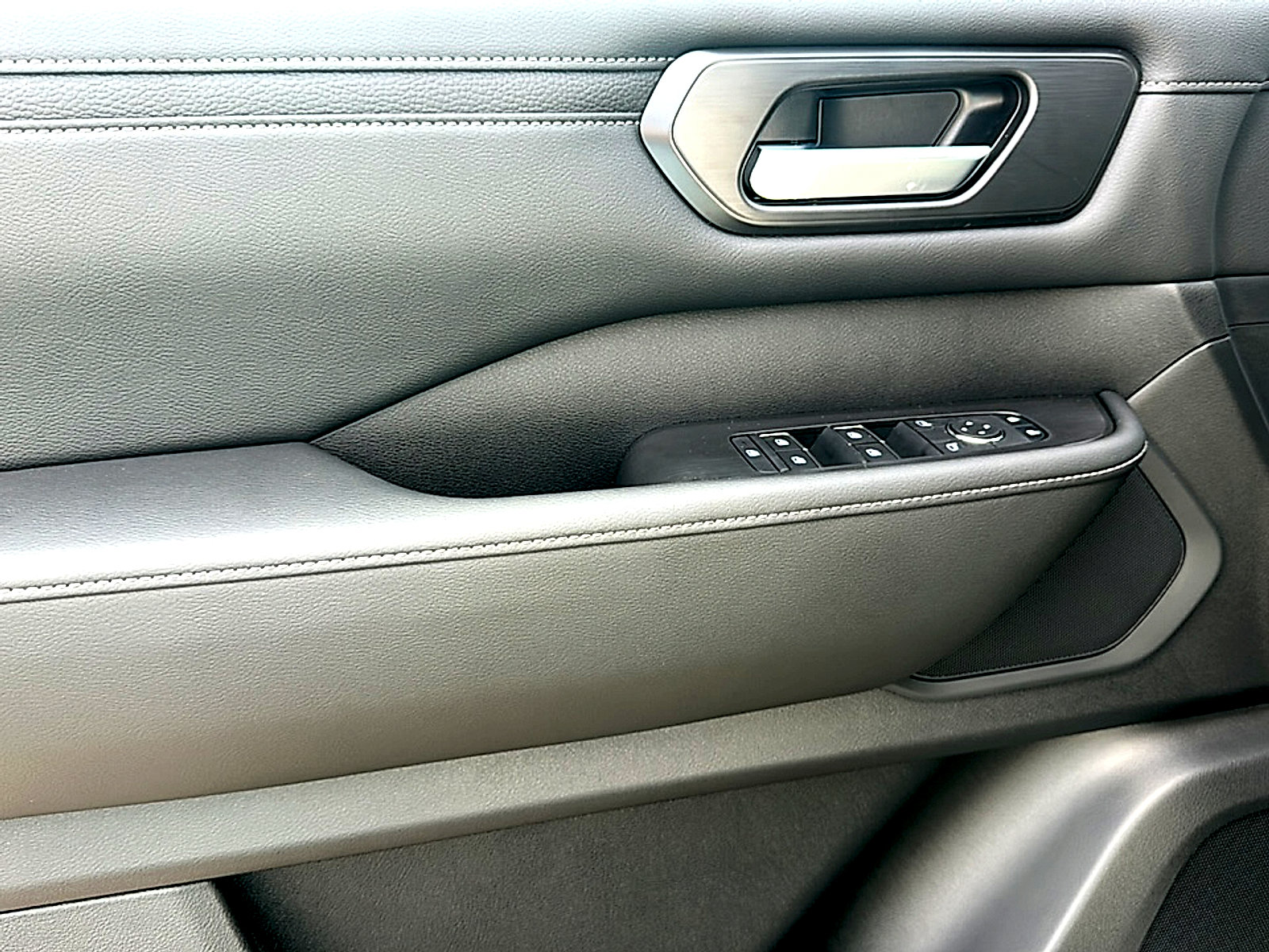 New 2026 Nissan Armada SV image 13