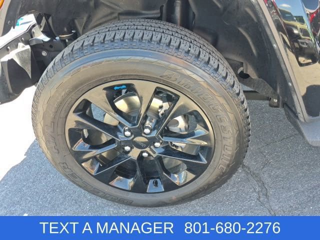 Used 2023 Jeep Wrangler Unlimited Sahara w/ Cold Weather Group AWD/4WD image 7
