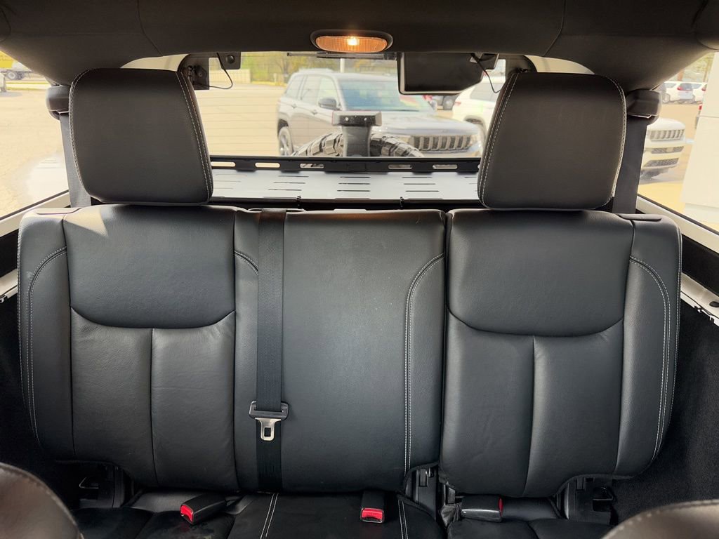 Used 2015 Jeep Wrangler Unlimited Rubicon w/ Connectivity Group AWD/4WD image 38