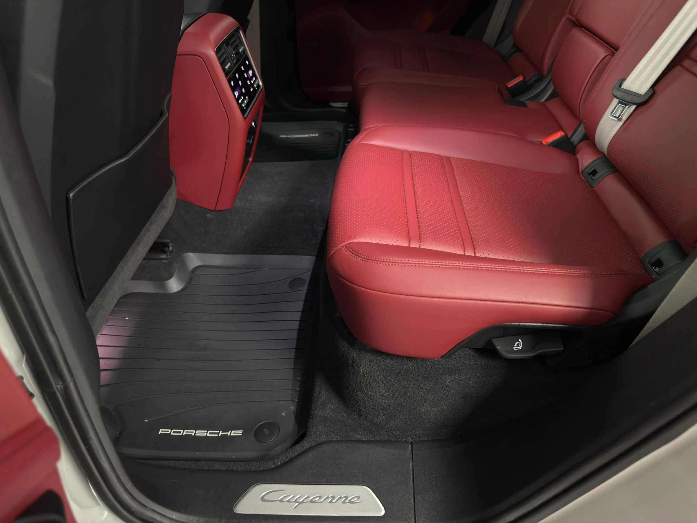 Used 2022 Porsche Cayenne Platinum Edition w/ Premium Package Plus AWD/4WD image 13
