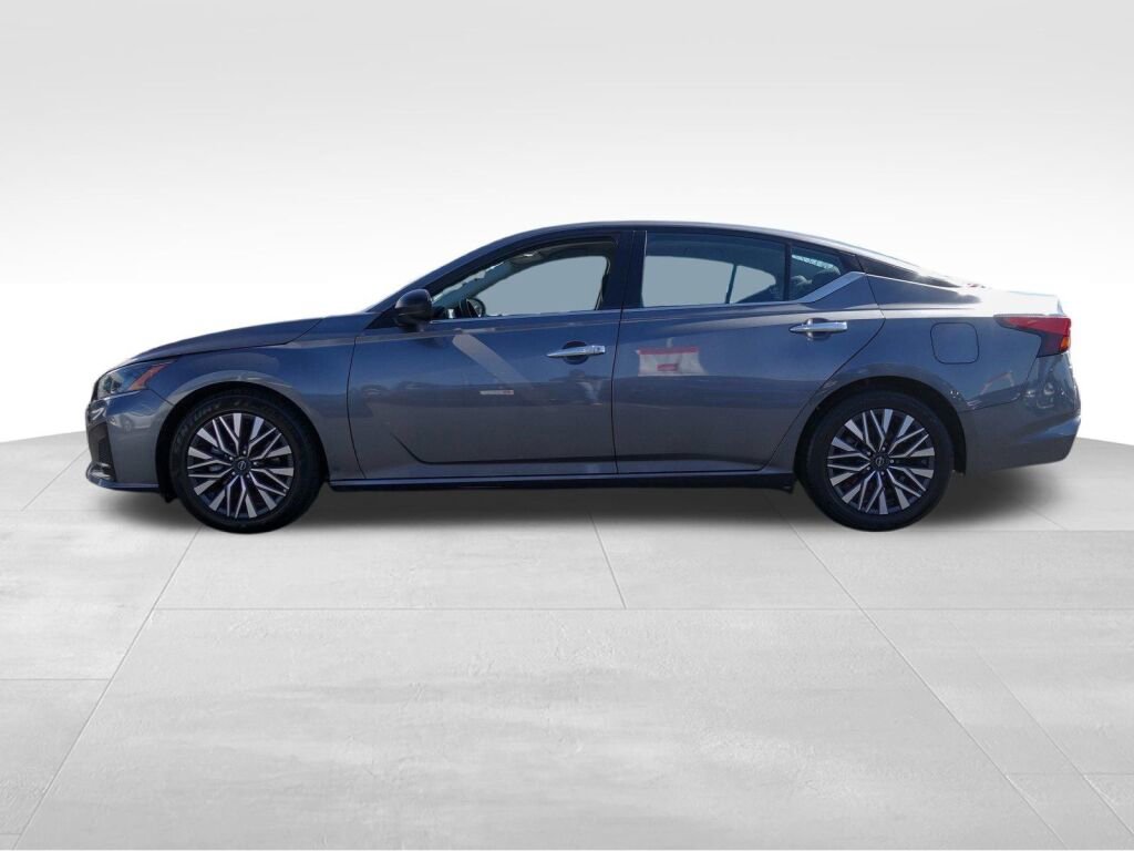 Used 2024 Nissan Altima 2.5 SV image 7