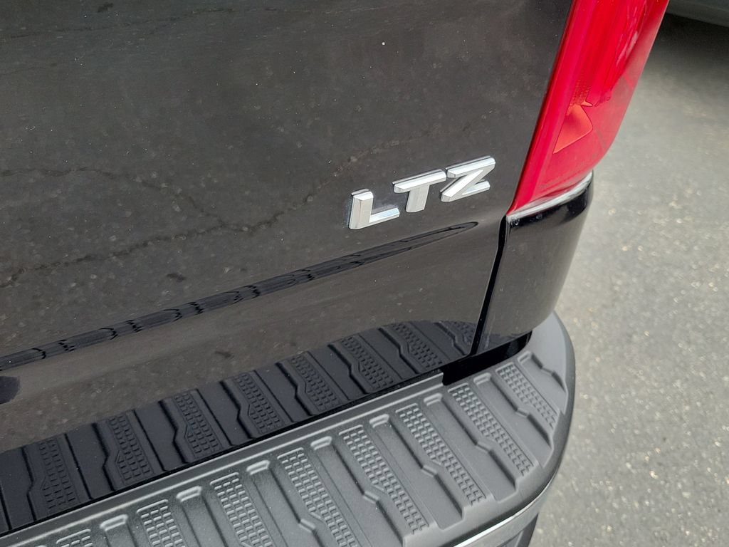 Used 2022 Chevrolet Silverado 1500 LTZ w/ LTZ Convenience Package II AWD/4WD image 26