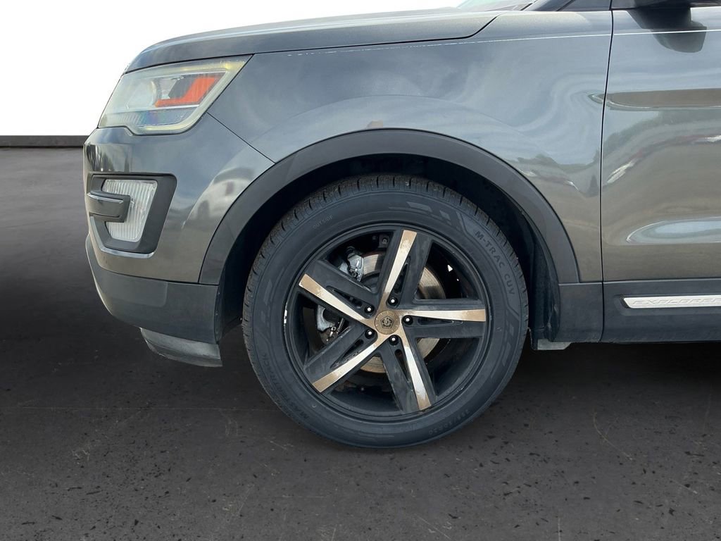 Used 2017 Ford Explorer XLT w/ Equipment Group 202A image 13