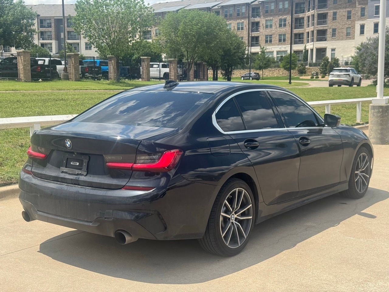 Used 2019 BMW 330i Sedan w/ Convenience Package RWD image 4