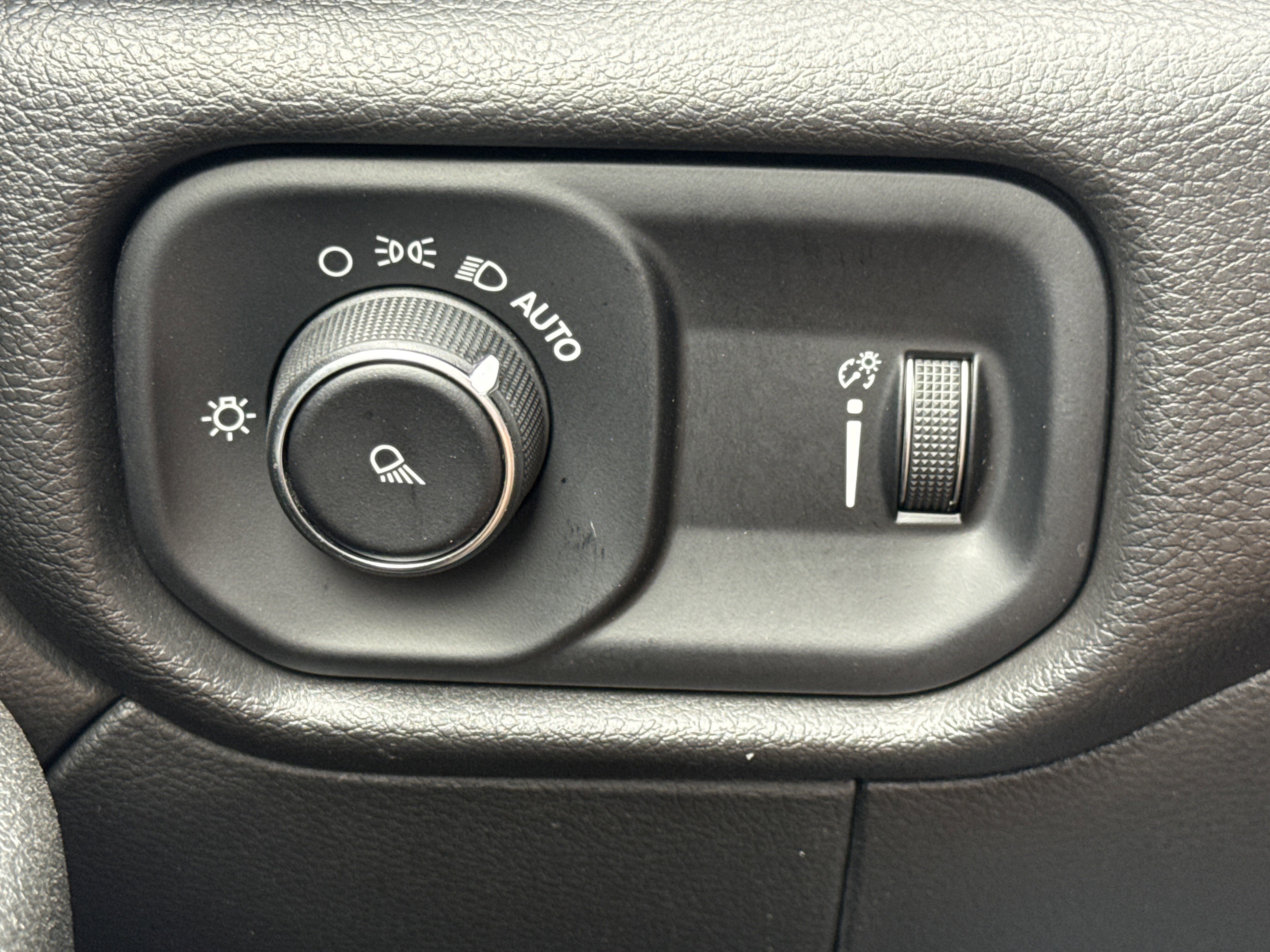 Used 2024 RAM 2500 Tradesman w/ Chrome Appearance Group image 14