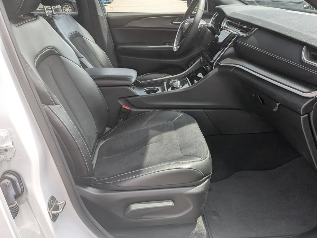 Certified 2023 Jeep Grand Cherokee L Laredo AWD/4WD image 32