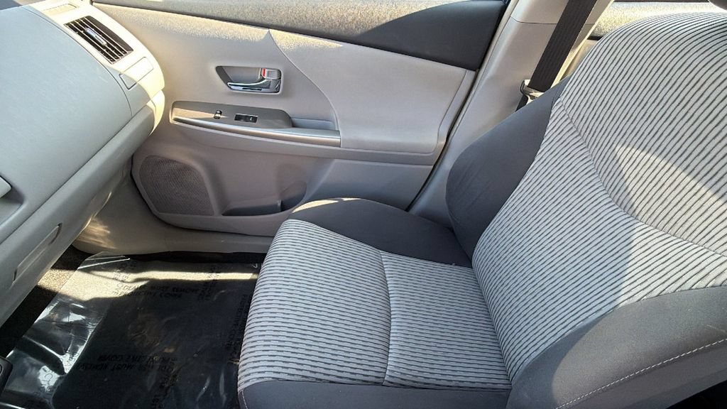 Used 2017 Toyota Prius V Two w/ Carpet Mat Package FWD image 12