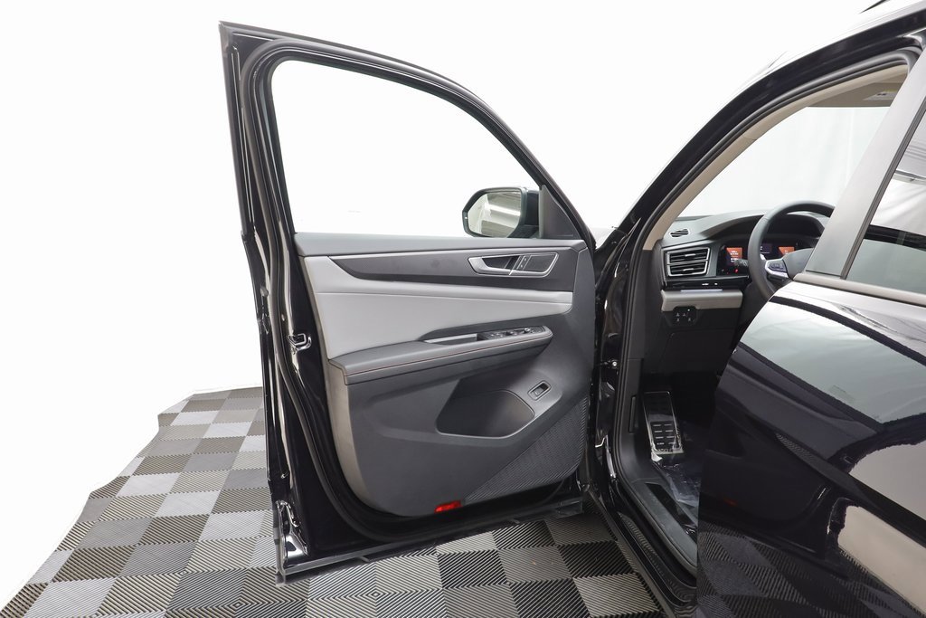New 2026 Volkswagen Atlas Peak Edition image 5
