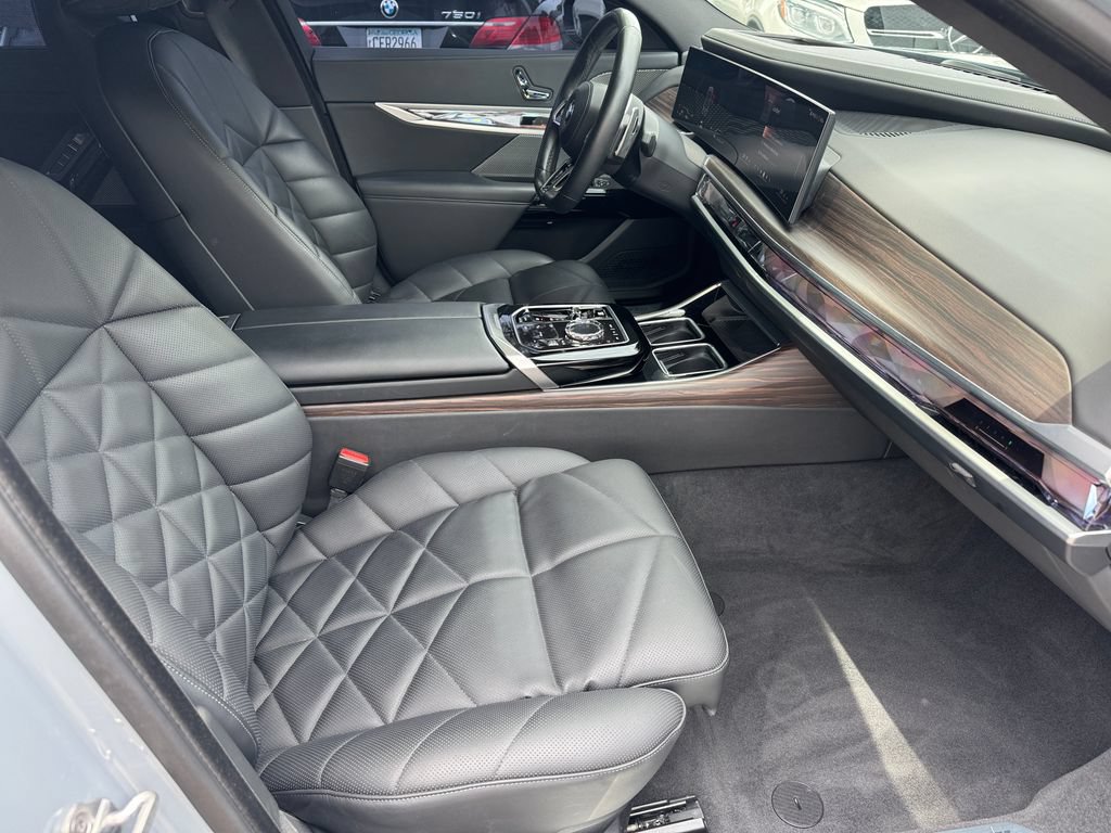 Used 2023 BMW 740i w/ Parking Assistance Package RWD image 17