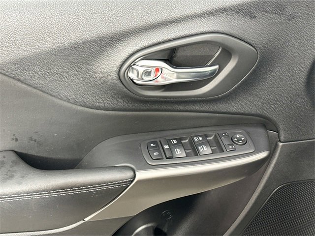 Used 2020 Jeep Cherokee Latitude Plus w/ Cold Weather Group image 24