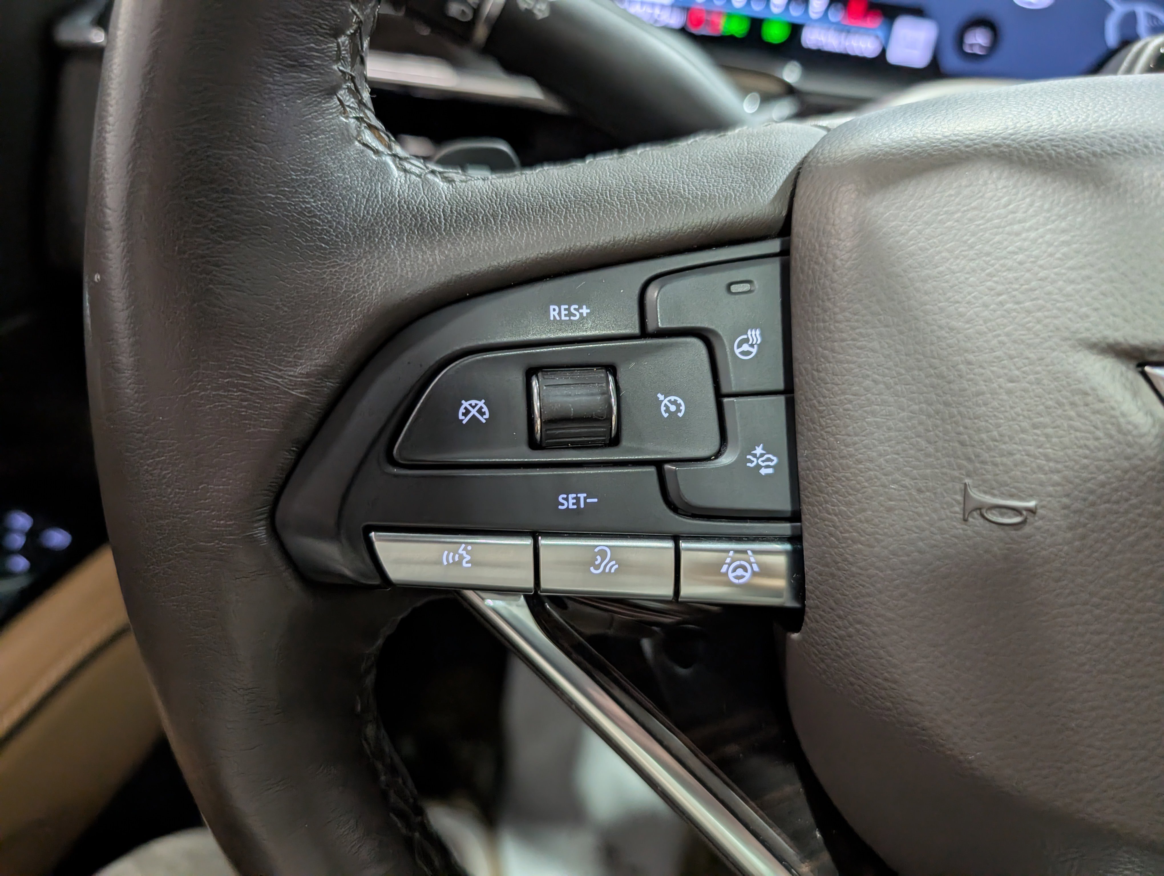 Used 2023 Cadillac Escalade Sport w/ LPO, ONYX Package AWD/4WD image 28