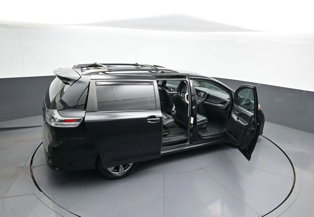 Certified 2019 Toyota Sienna SE w/ SE Preferred Package AWD/4WD image 48