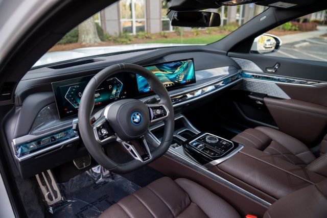 Used 2023 BMW i7 xDrive60 w/ Executive Package 2 image 25