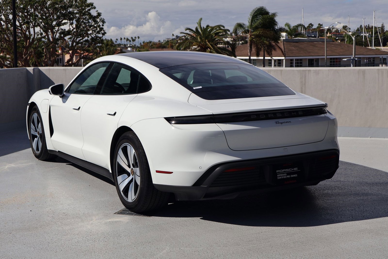 Certified 2022 Porsche Taycan image 3