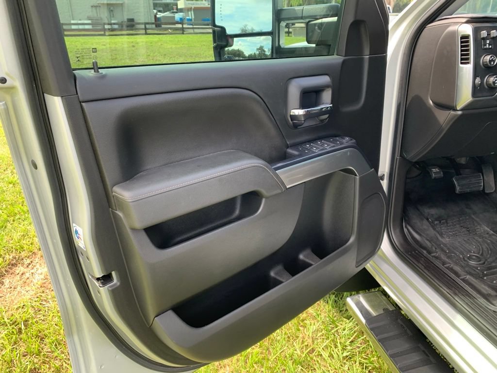 Used 2015 Chevrolet Silverado 3500 LT w/ LT Convenience Package AWD/4WD image 9