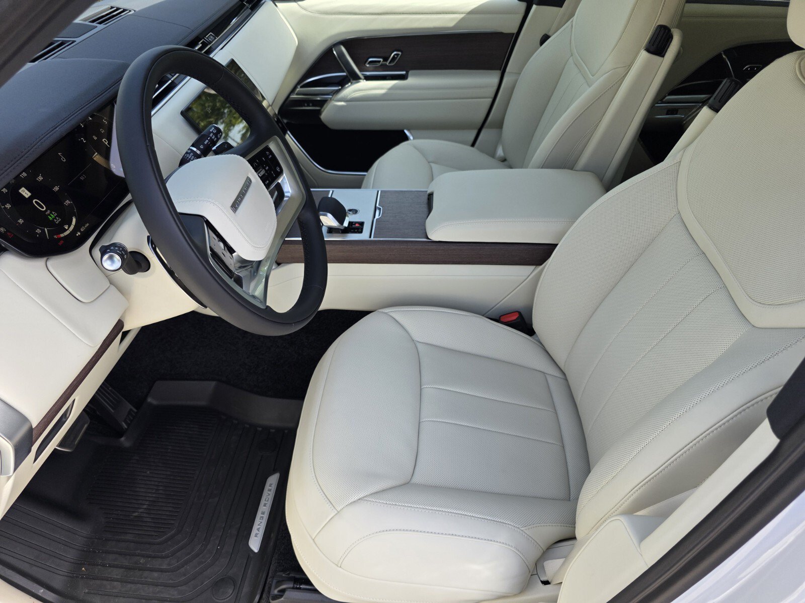 New 2026 Land Rover Range Rover Long Wheelbase SE AWD/4WD image 10