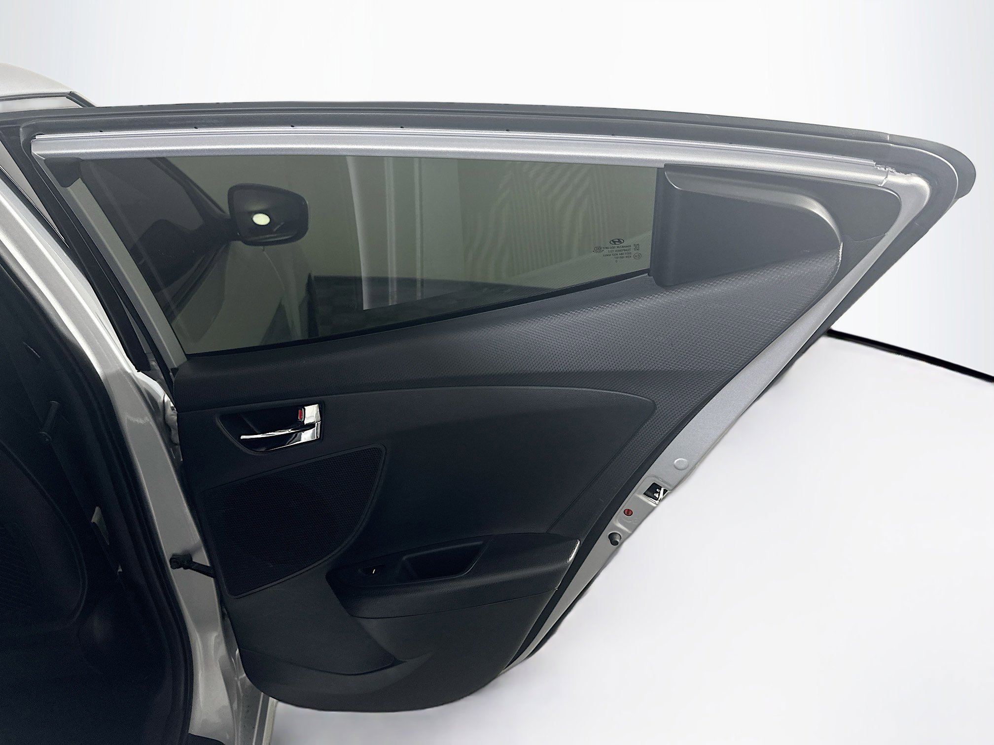 Used 2017 Hyundai Veloster Value Edition image 29