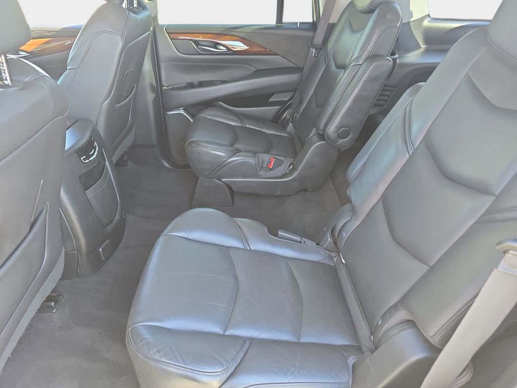 Used 2018 Cadillac Escalade Luxury image 19