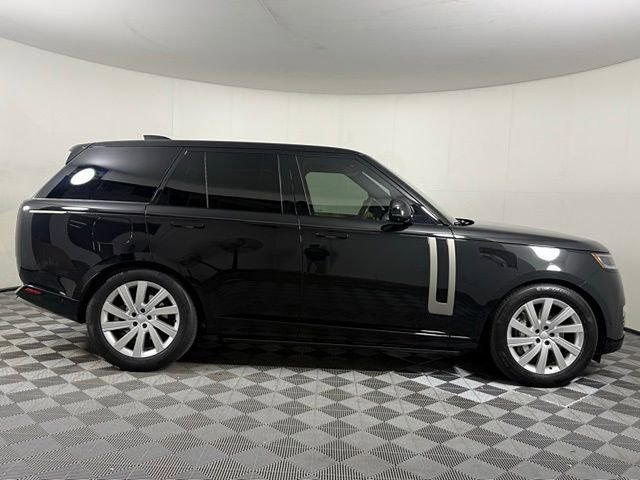 Certified 2025 Land Rover Range Rover SE image 9