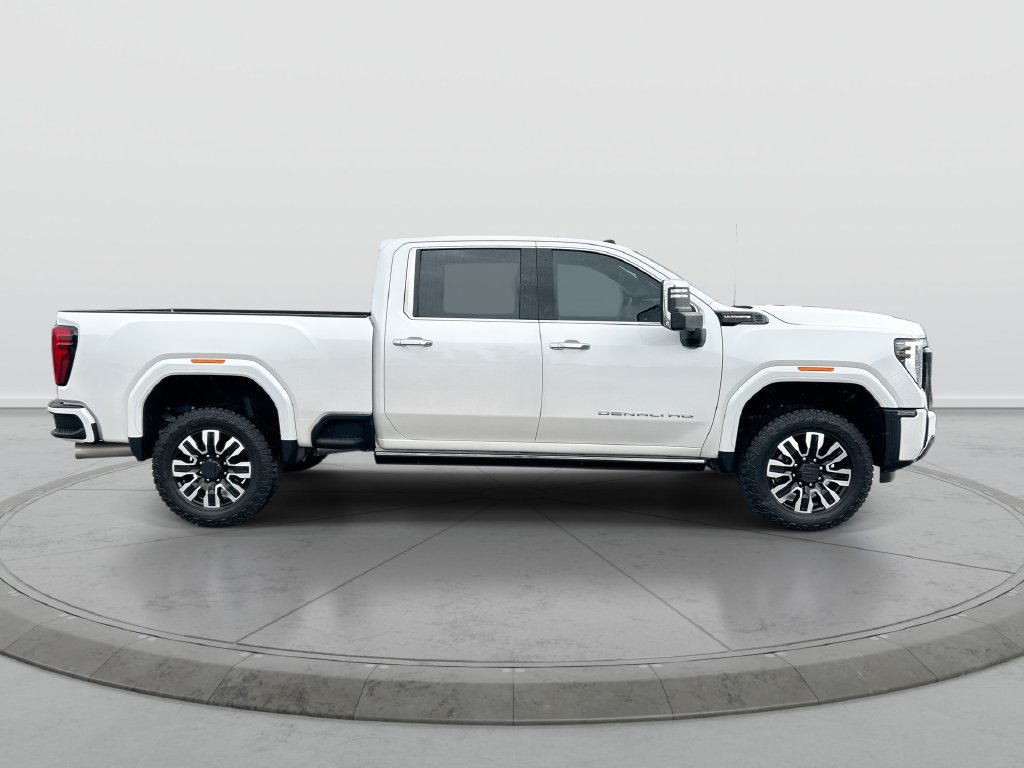 Used 2025 GMC Sierra 3500 Denali Ultimate AWD/4WD image 9