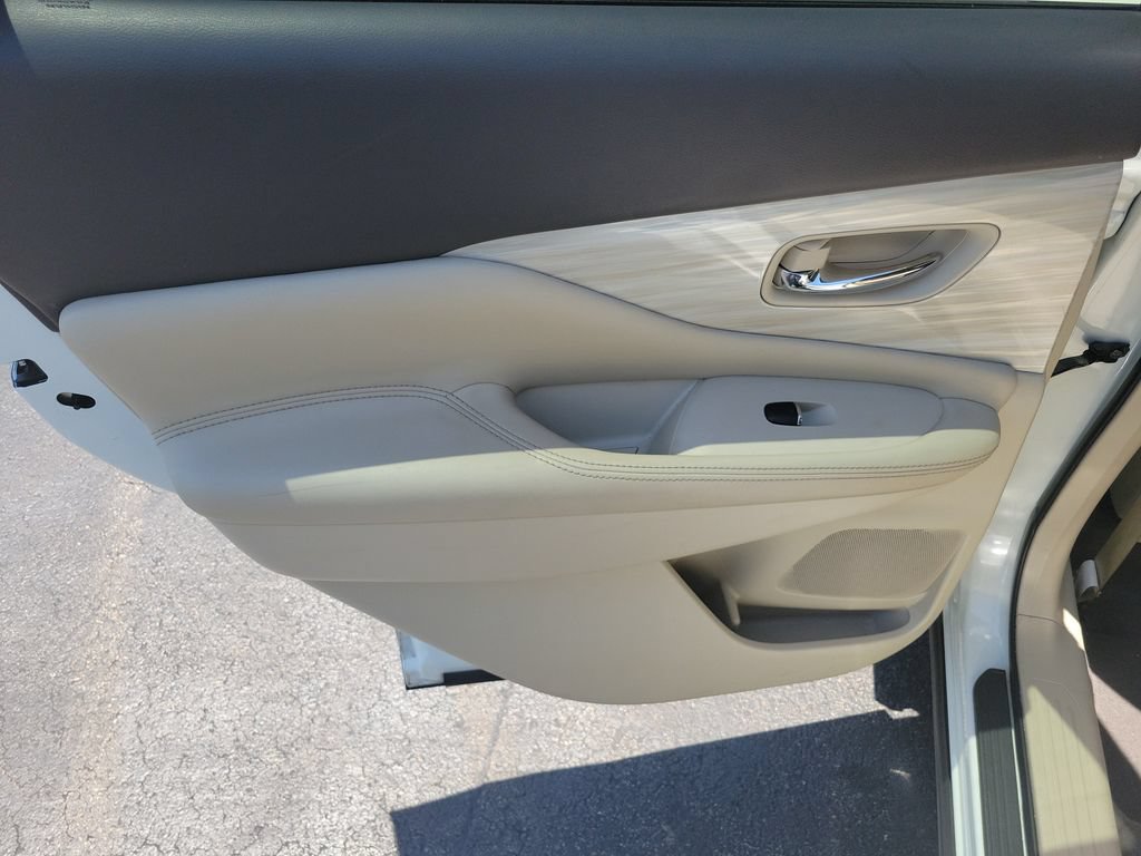 Used 2017 Nissan Murano Platinum w/ Platinum Technology Package FWD image 19