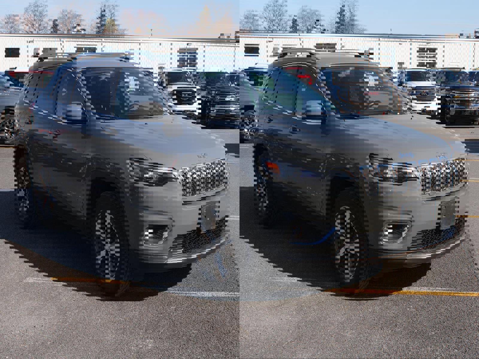 Used 2019 Jeep Cherokee Limited image 3