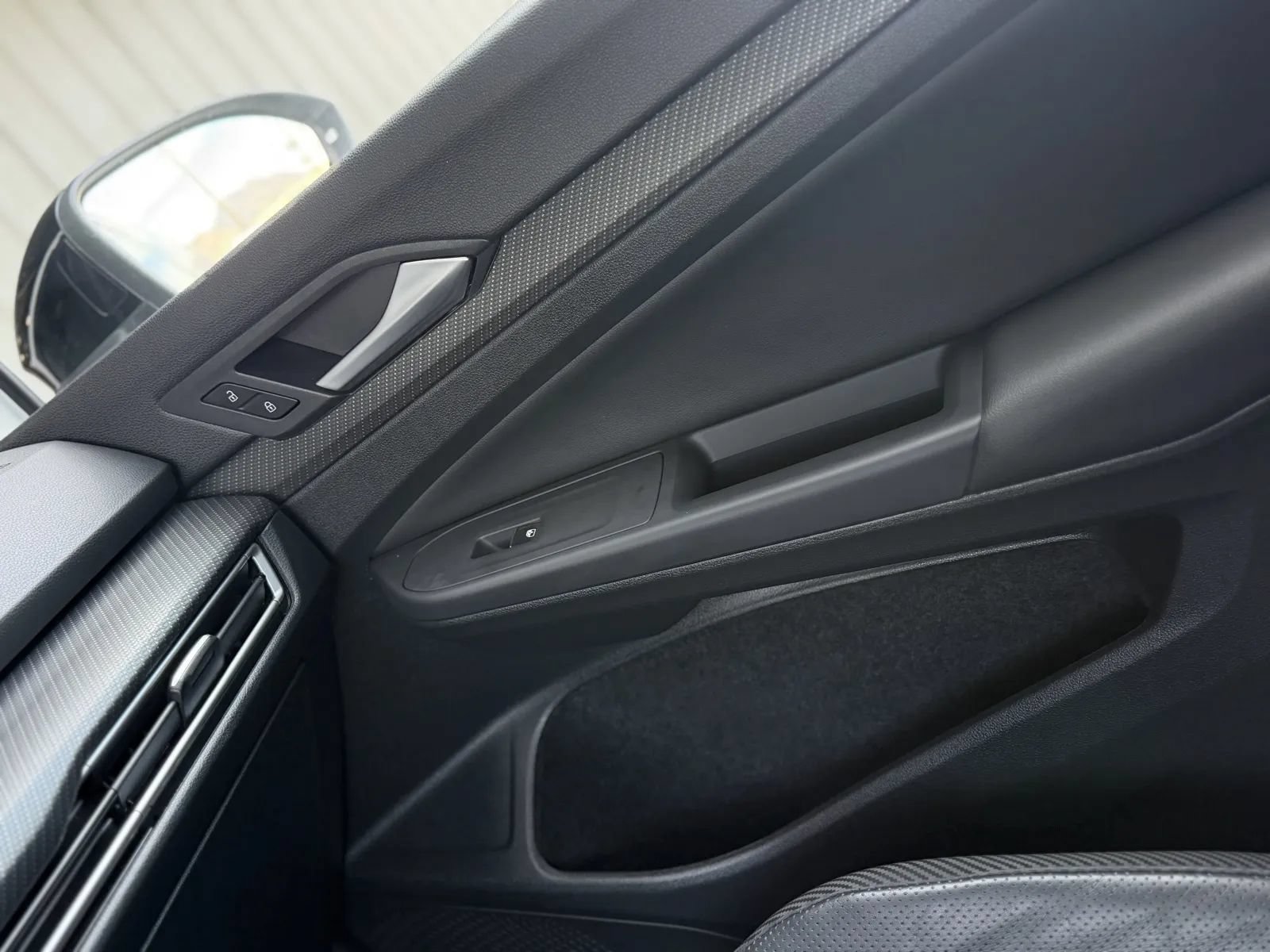 Used 2024 Volkswagen Golf R AWD/4WD image 39