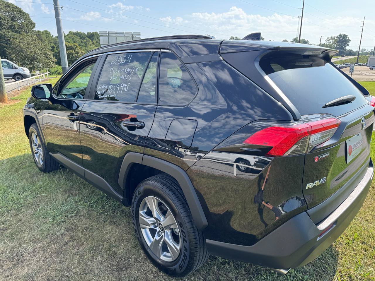 Used 2024 Toyota RAV4 XLE FWD image 15