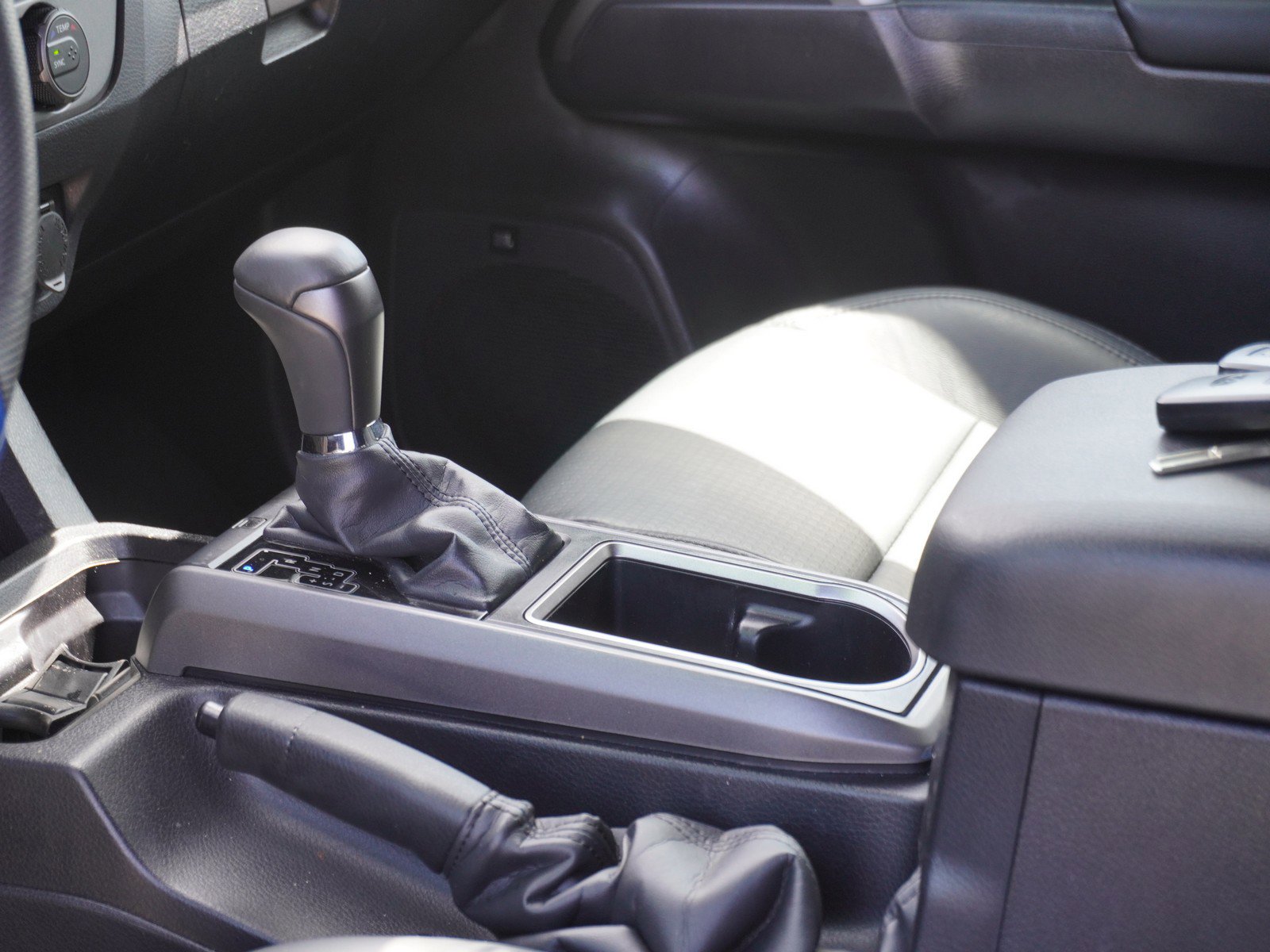 Used 2022 Toyota Tacoma TRD Off-Road w/ TRD Premium Off Road Package AWD/4WD image 19