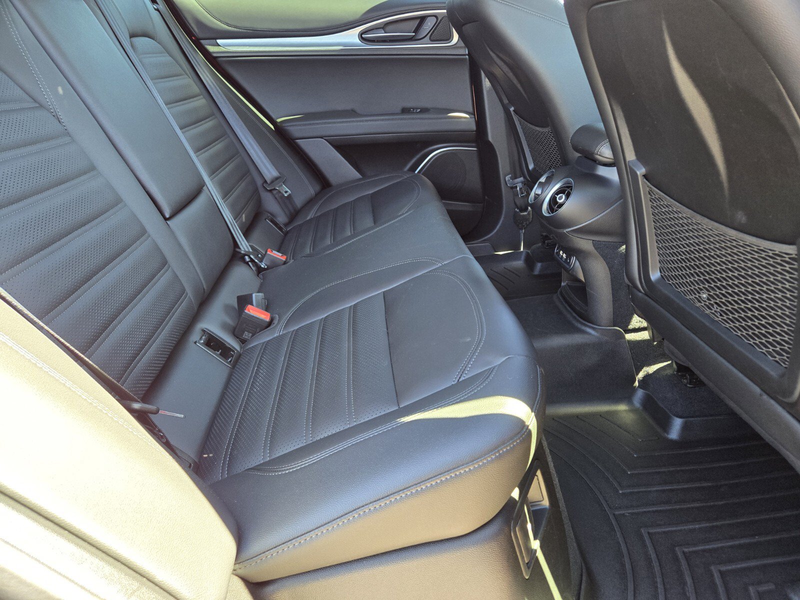 Used 2023 Alfa Romeo Stelvio Veloce AWD/4WD image 14
