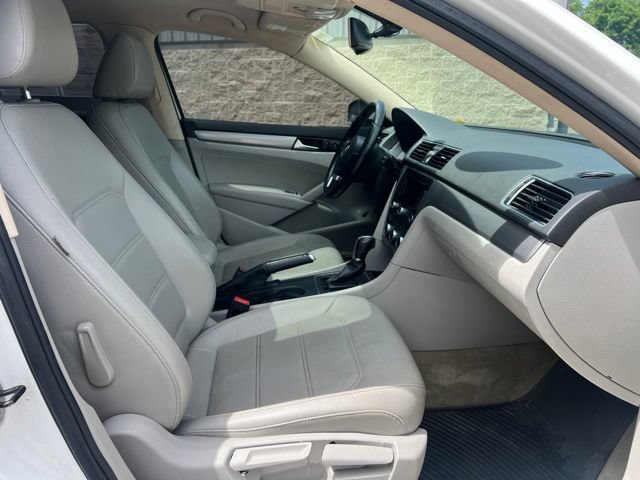 Used 2013 Volkswagen Passat TDI SEL Premium FWD image 10
