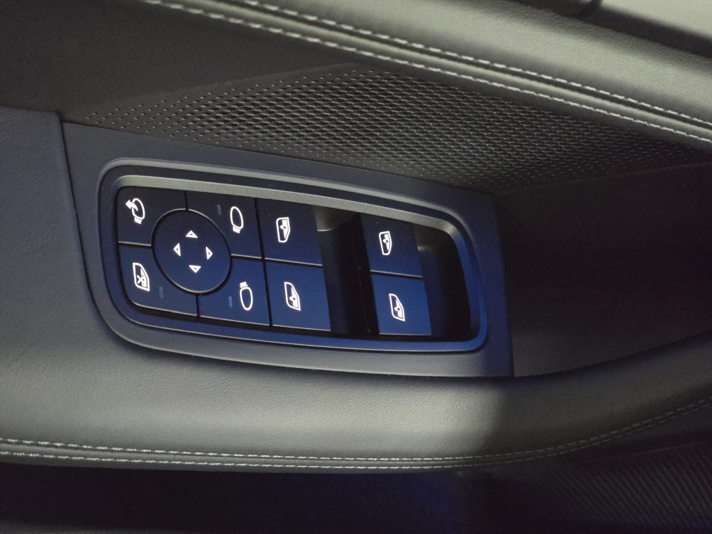 New 2026 Porsche Taycan AWD/4WD image 21