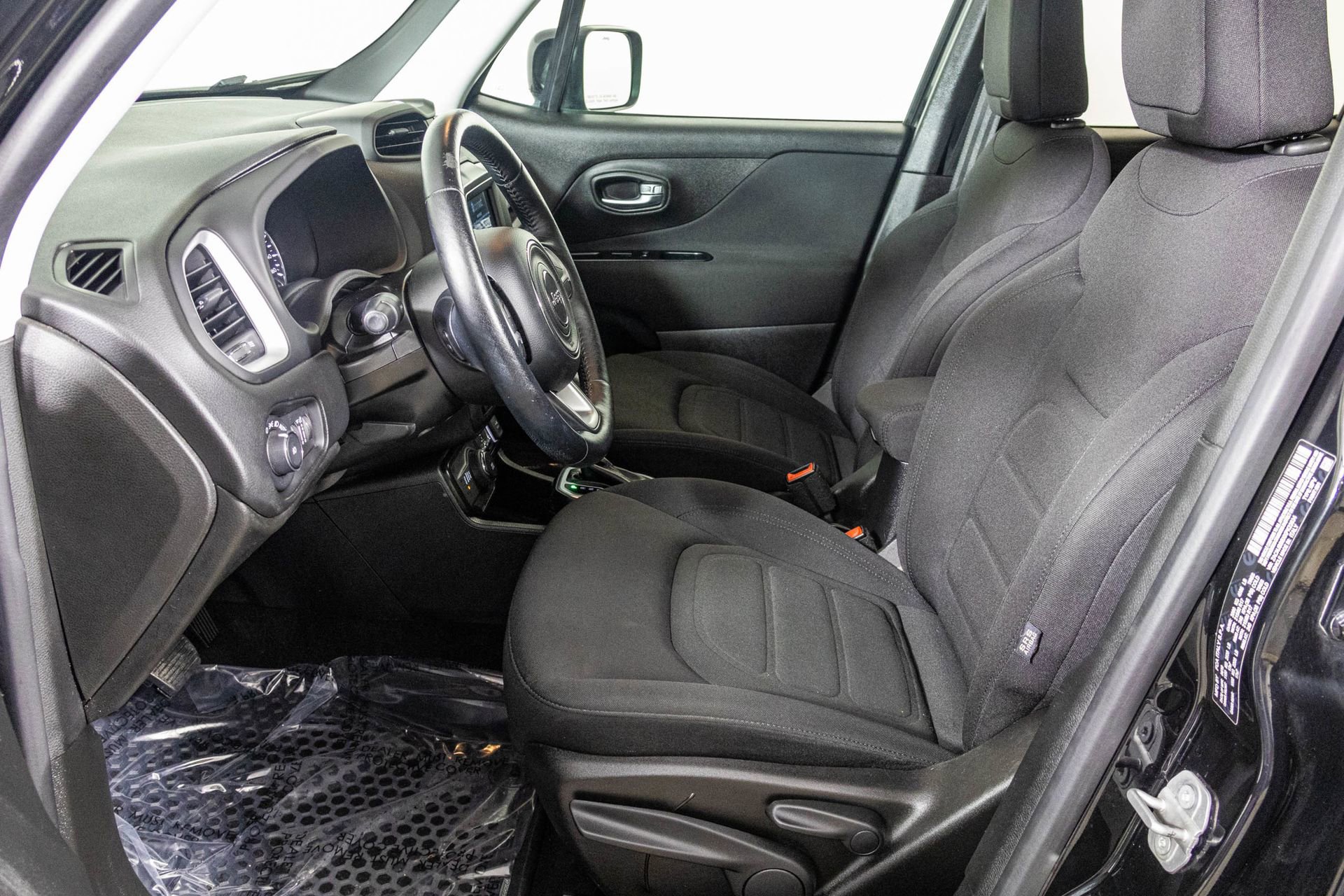 Used 2019 Jeep Renegade Latitude w/ Cold Weather Group image 23