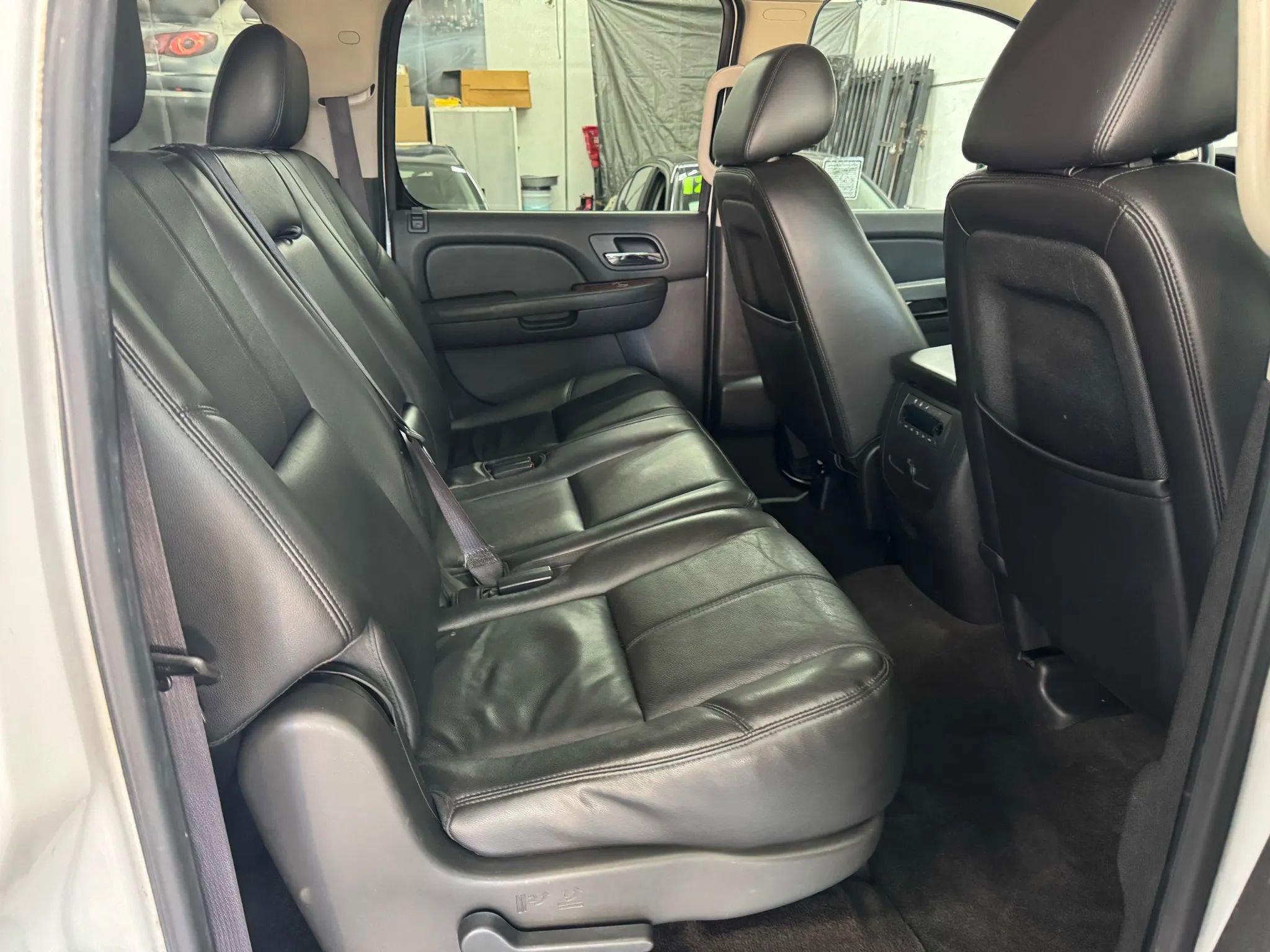 Used 2012 Chevrolet Suburban LT image 7