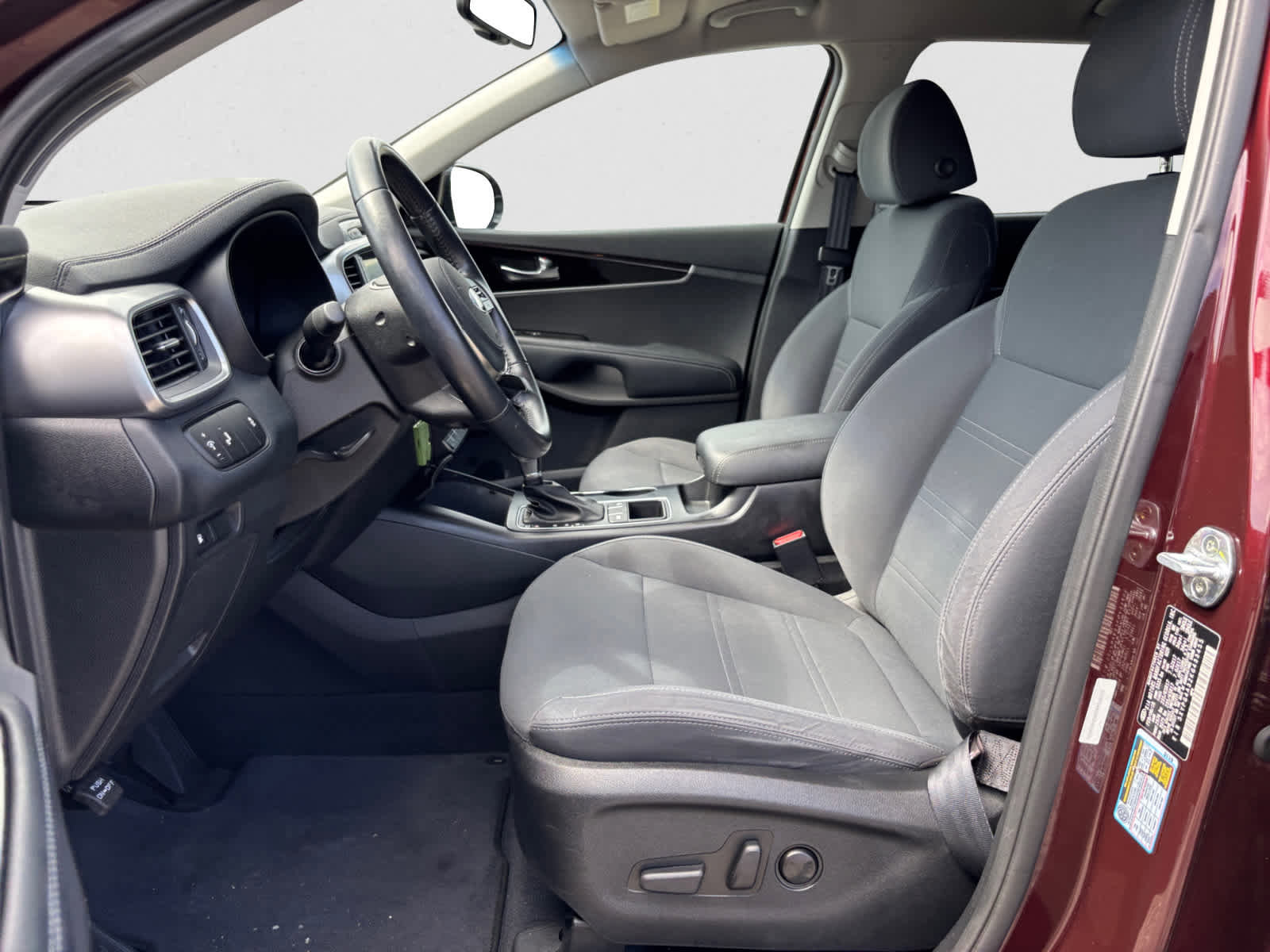 Used 2019 Kia Sorento LX w/ LX Convenience Package image 17