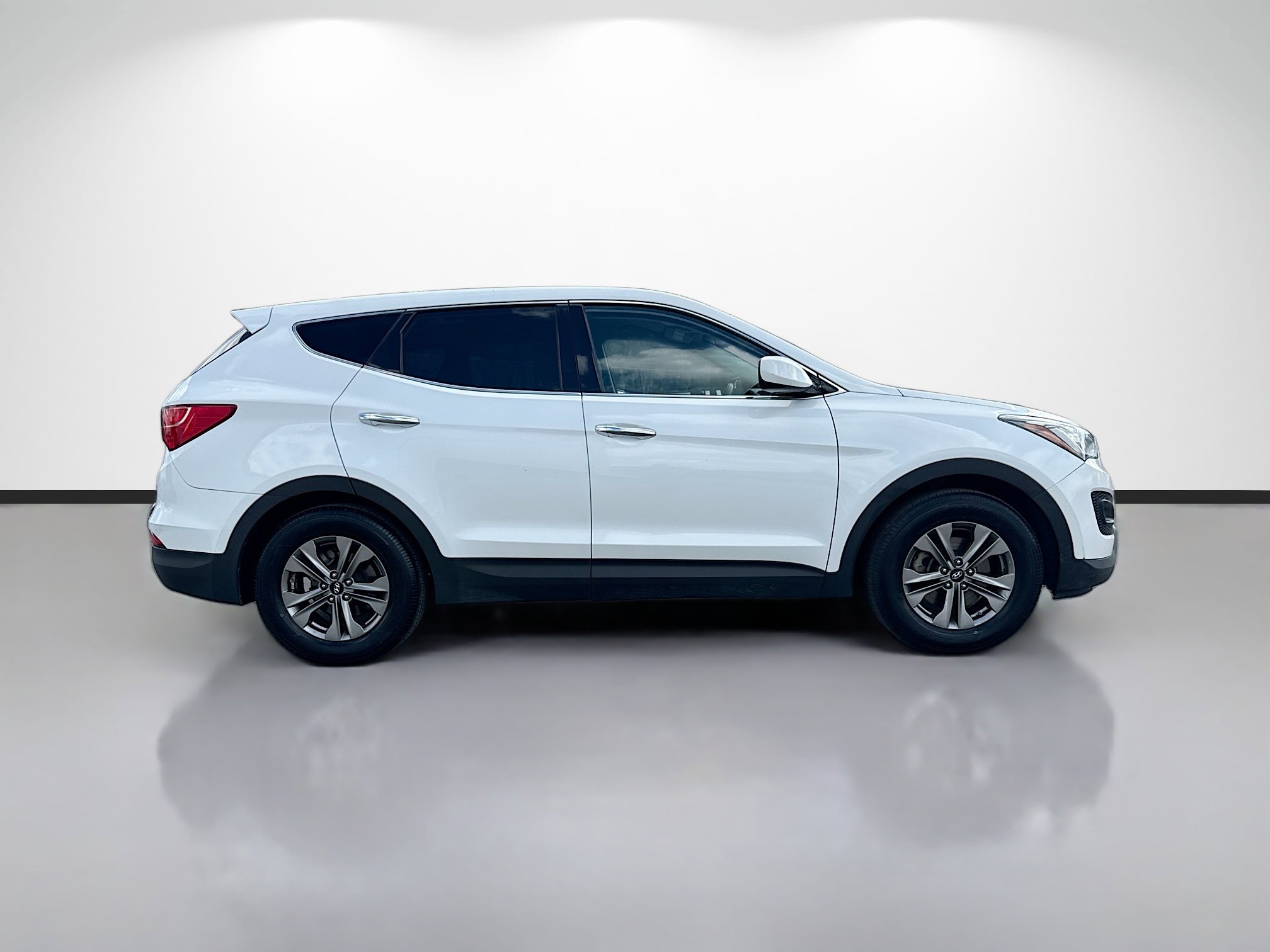 Used 2015 Hyundai Santa Fe Sport FWD image 2