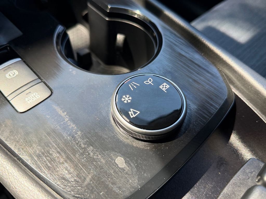 Used 2023 Nissan Rogue SV image 25