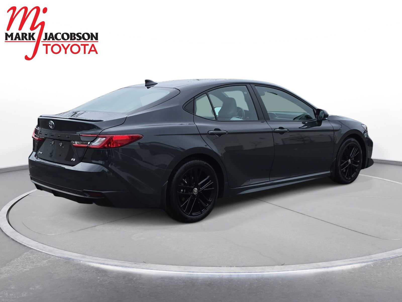 Used 2025 Toyota Camry SE image 9