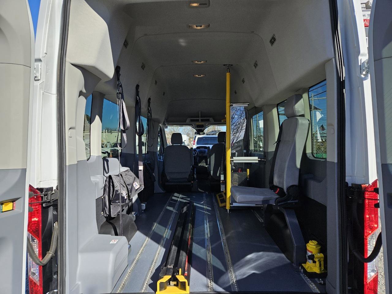 Used 2016 Ford Transit 350 XLT image 41