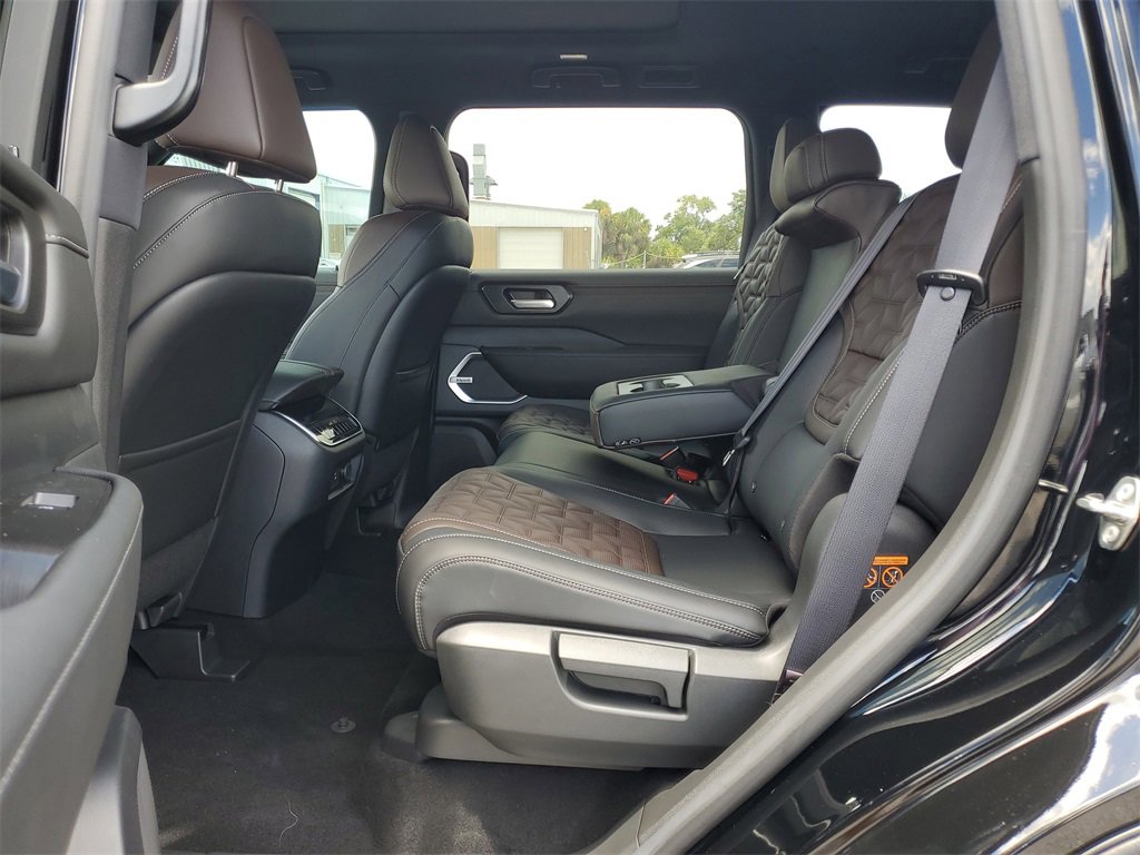 New 2025 Nissan Armada Platinum Reserve image 6