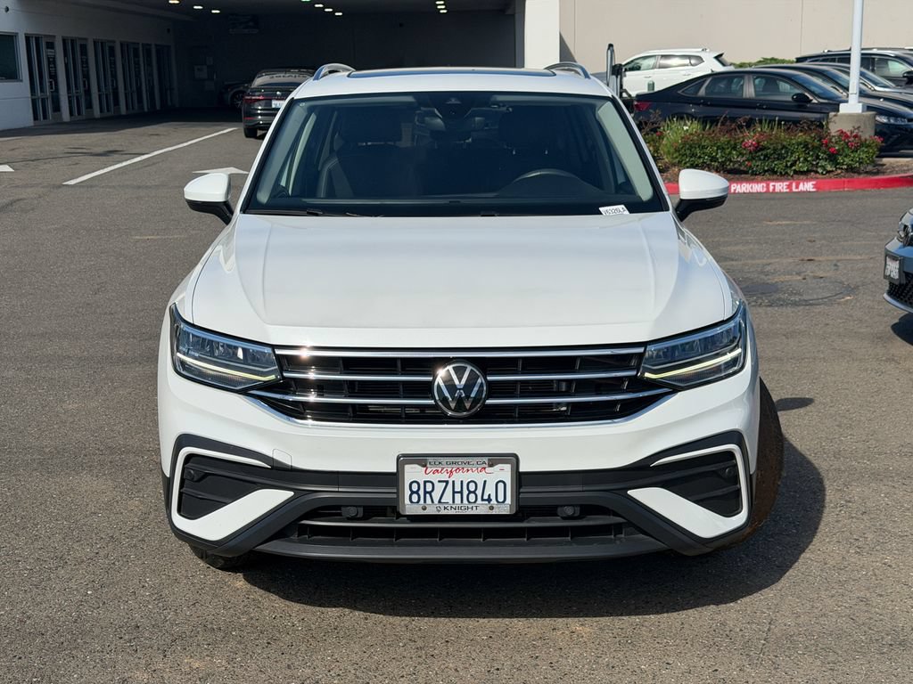 Used 2023 Volkswagen Tiguan SE w/ Panoramic Sunroof Package AWD/4WD image 4