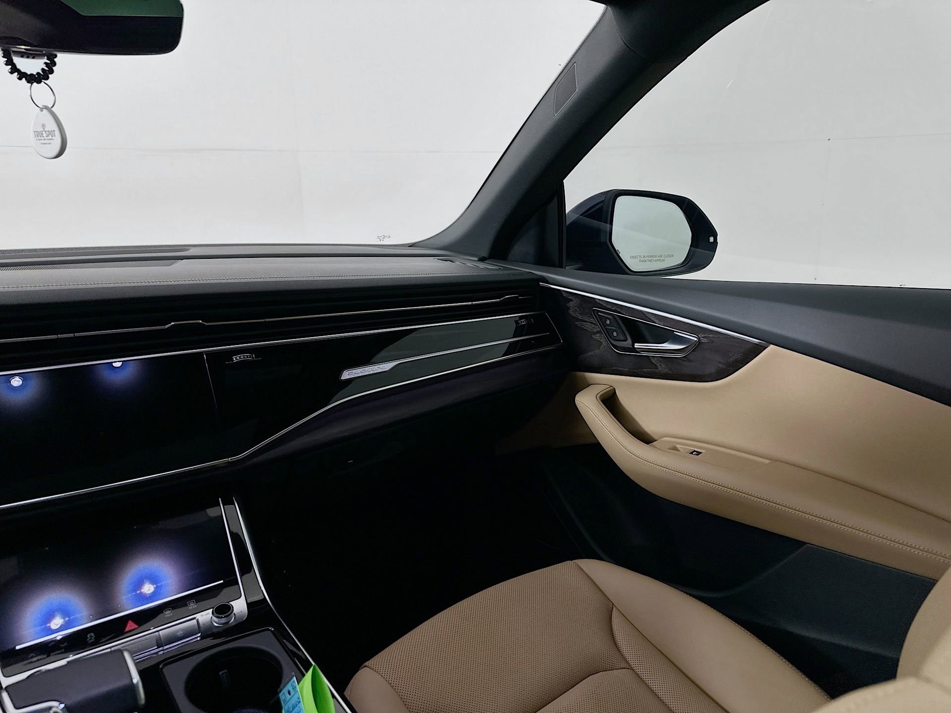 Used 2023 Audi Q8 Prestige w/ Prestige Package image 25