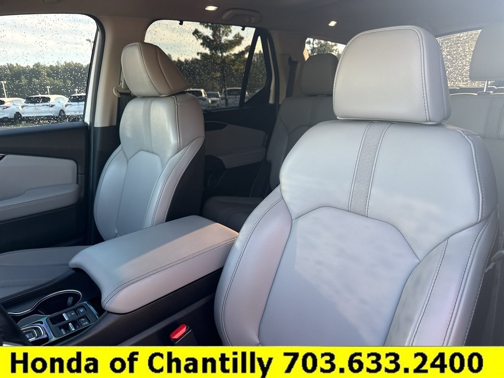 Certified 2025 Honda Pilot Touring image 23