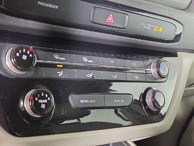 Used 2020 Kia Sedona EX FWD image 21