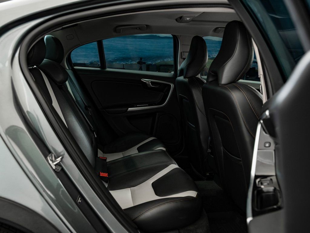 Used 2018 Volvo S60 T5 Cross Country Platinum image 41